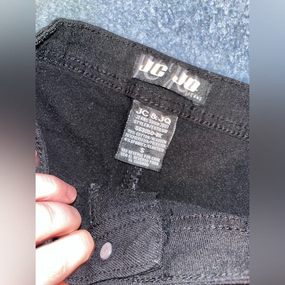 Women’s JC JO Black Denim Shorts- size small - Picture 3 of 3